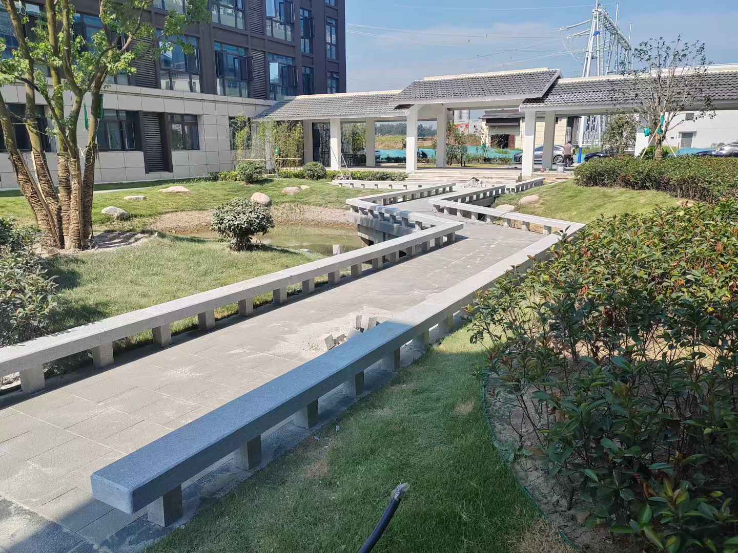 普洱 芝麻灰小区坐凳&栏杆安装效果