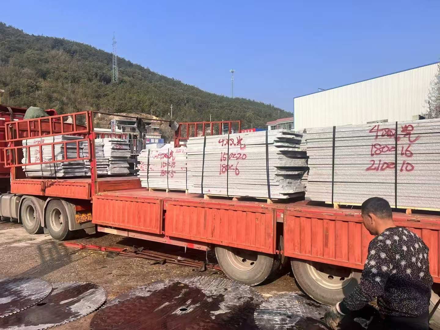 普洱 芝麻灰花岗岩光面毛板出货日常